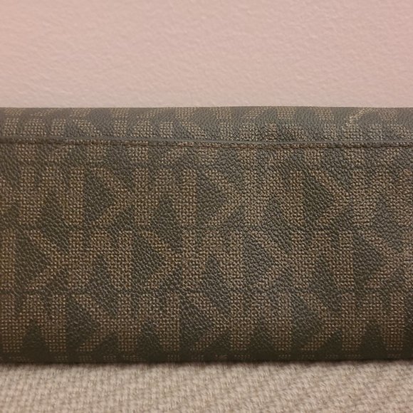 Michael Kors Wallet - Picture 2 of 3